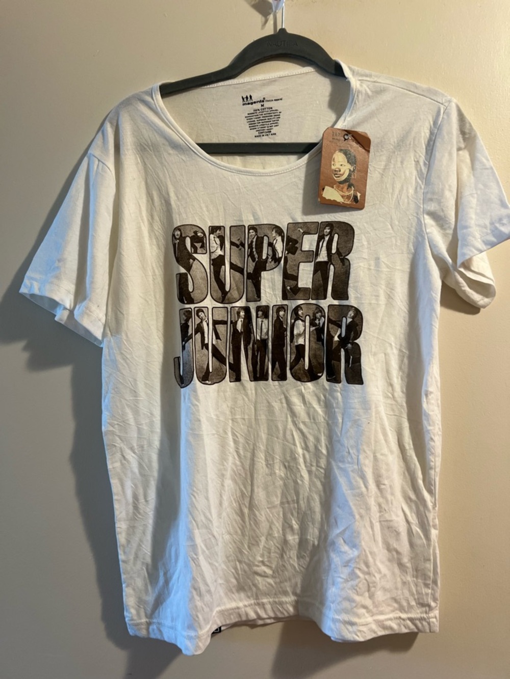 ☀️$5 flash sale ⭐️ Super Junior White Graphic Tee